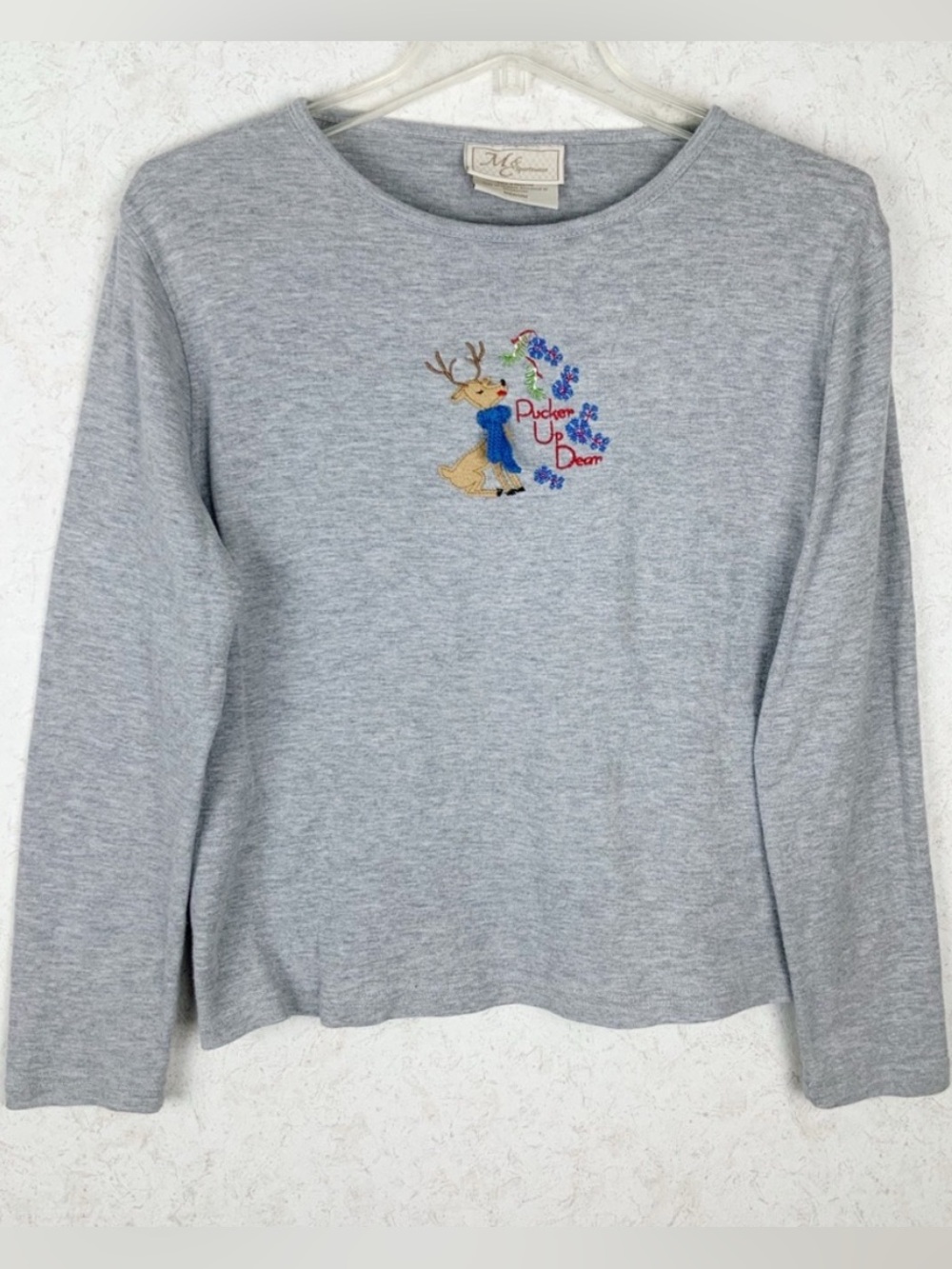 M & C Sportswear 90s Y2K Pucker up mistletoe reindeer top Christmas holiday M